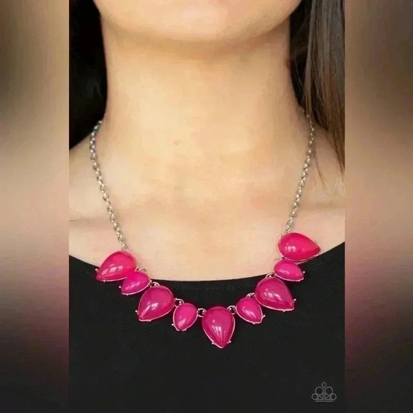 paparazzi Jewelry - Pampered Poolside - Pink Necklace
